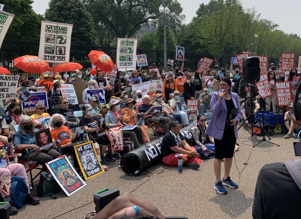Smoked, but not defeated, to end the era of fossil fuels - 198 methods